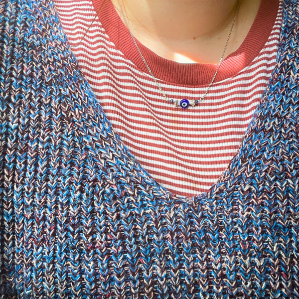 Collier de 50 cm environ avec une breloque Evil Eye (Nazar Bonçuk) entouré d'autres perles décoratives