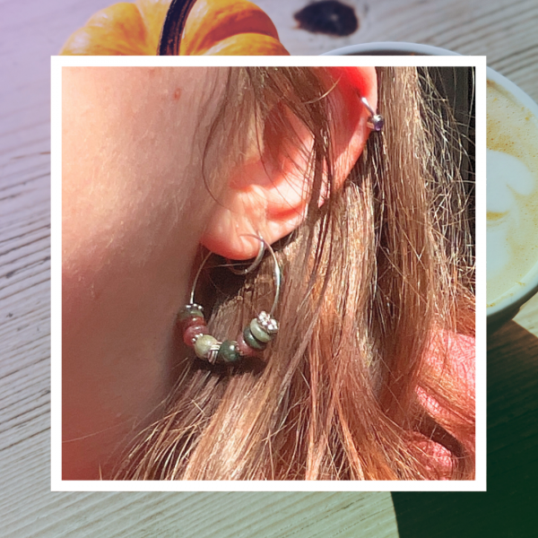 Boucles d'oreilles créoles en agate indienne – Tons d’automne & énergies naturelles 🍂 – Image 2