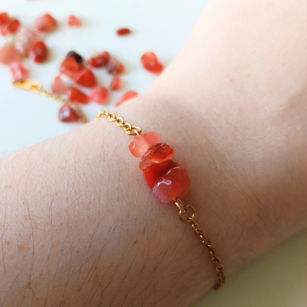 Bracelet en Cornaline naturelle – Acier inoxydable doré – Image 4